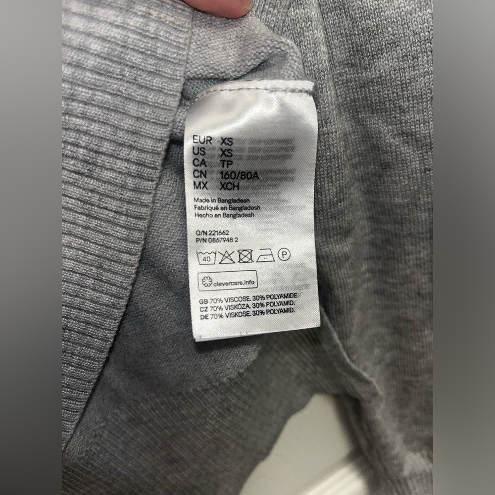 H&M Sweater - Picture 4 of 4